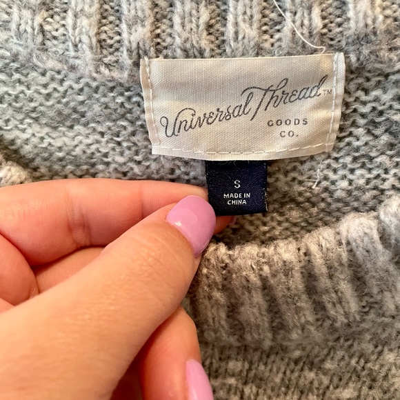 Universal Threads sweater - Picture 4 of 4
